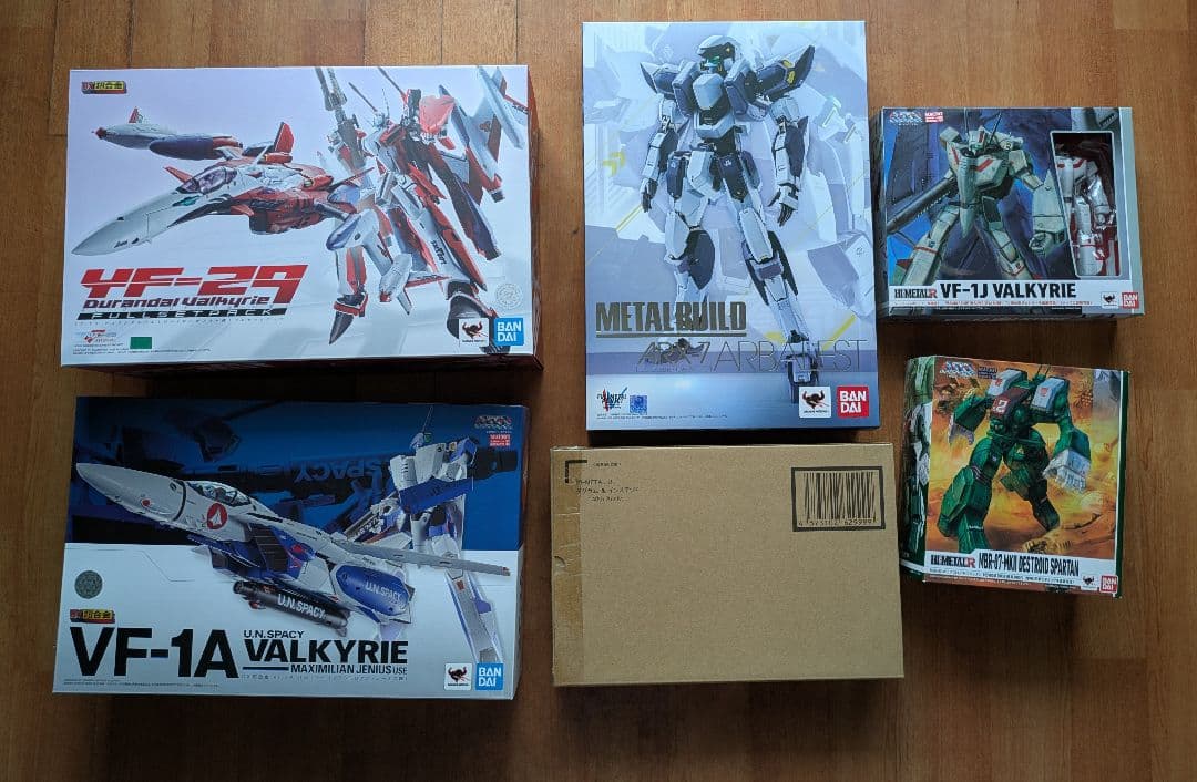 新品　リアルロボット　メタルフィギュア