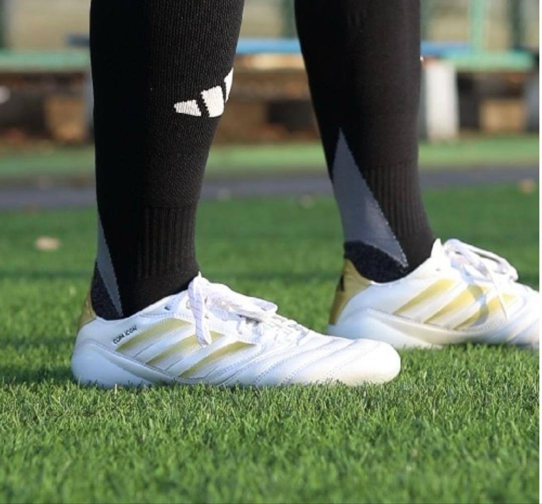 サッカースパイク　コパアイコン2 KAMO限定色　白金