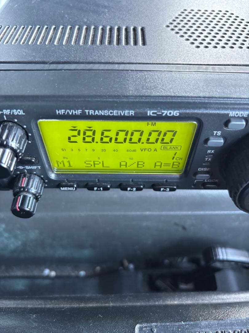 IC-706 HF/VHFトランシーバー