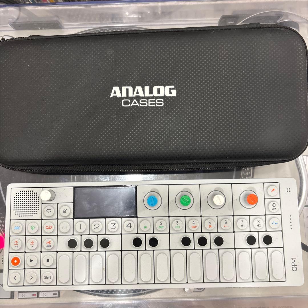 鍵盤楽器 Teenage Engineering OP-1