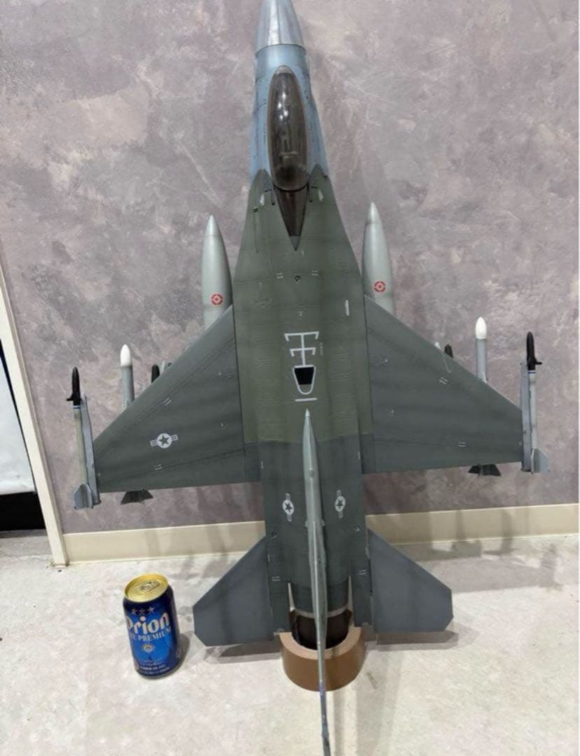 エリートフォース 1/18 F-16 ファイティング・ファルコン