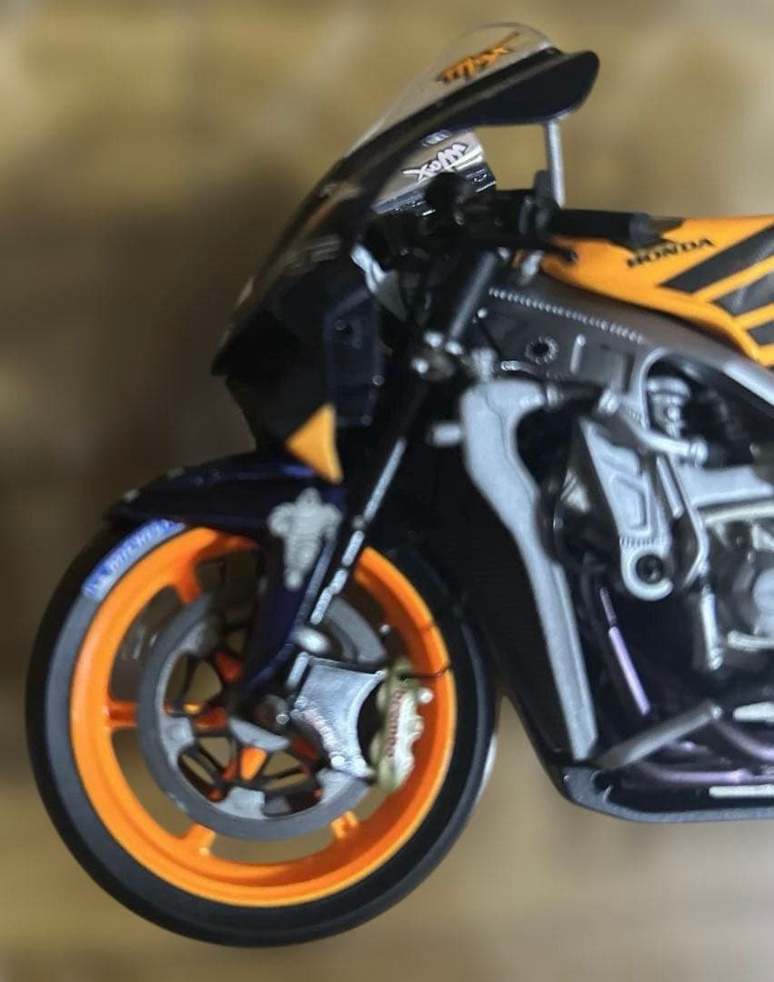 ミニチャンプス MINICHAMPS HONDA RC 211V