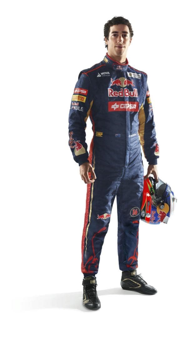 F1 TORO ROSSO STR8ダニエルリカルド直筆サイン入り