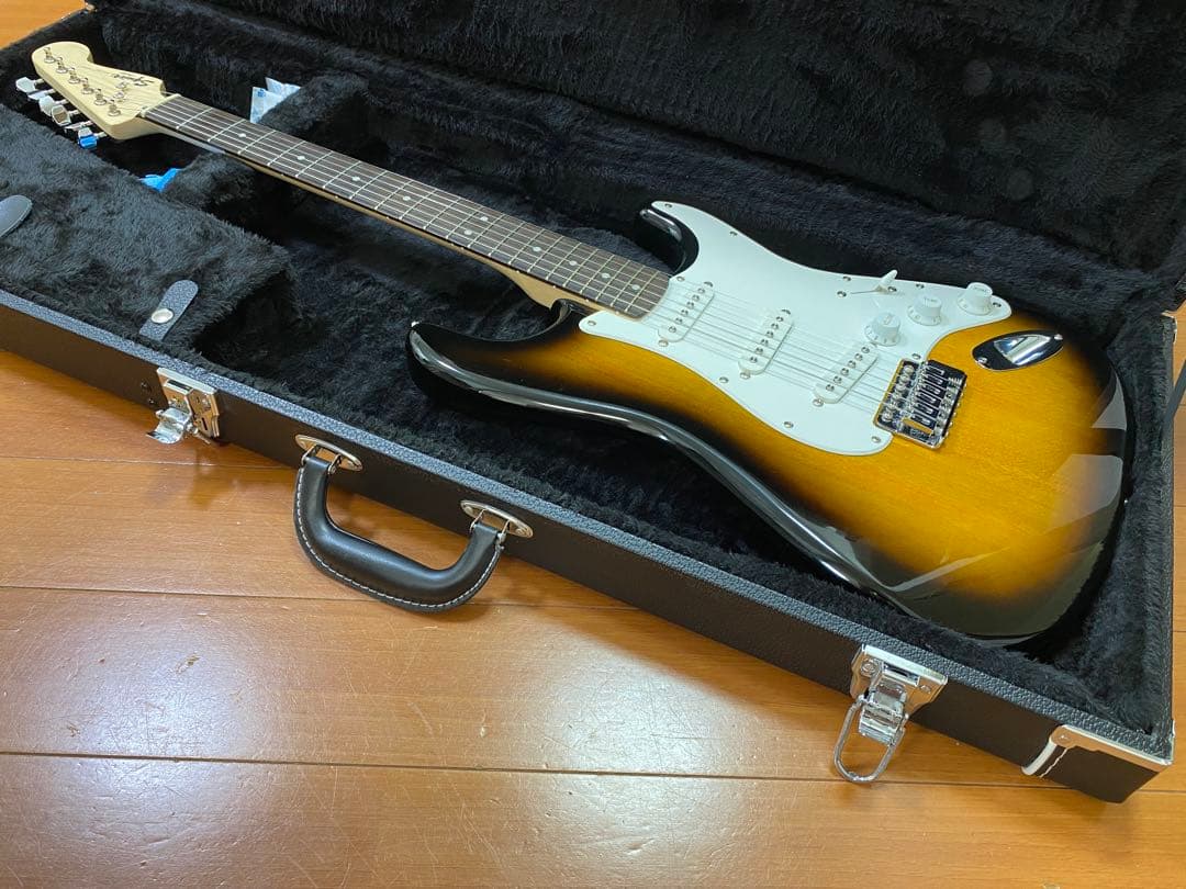 Squire ストラトキャスター Bullet ハードケース付き