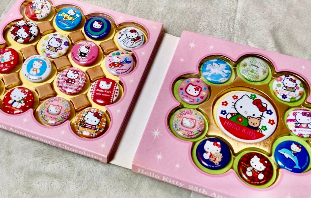 サンリオ キティ25周年アニバーサリー缶記念バッチ【激 レア❗️】スワン