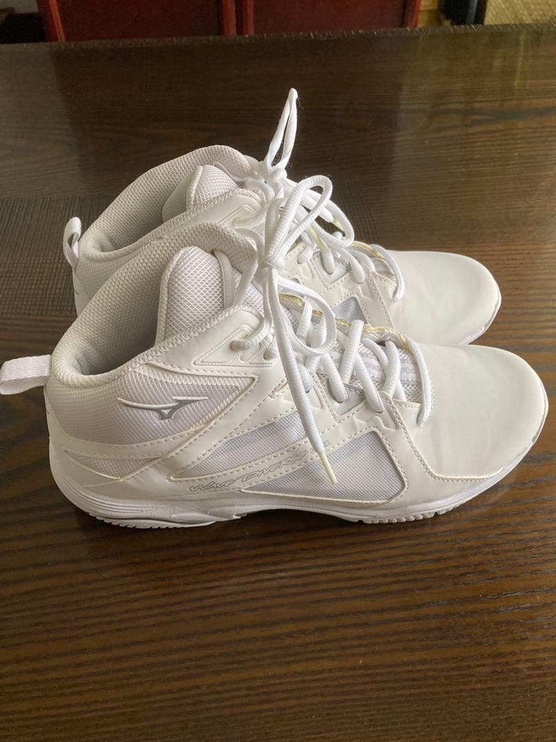 Mizuno ホワイト ハイカット トレーニングシューズ２４.5cm