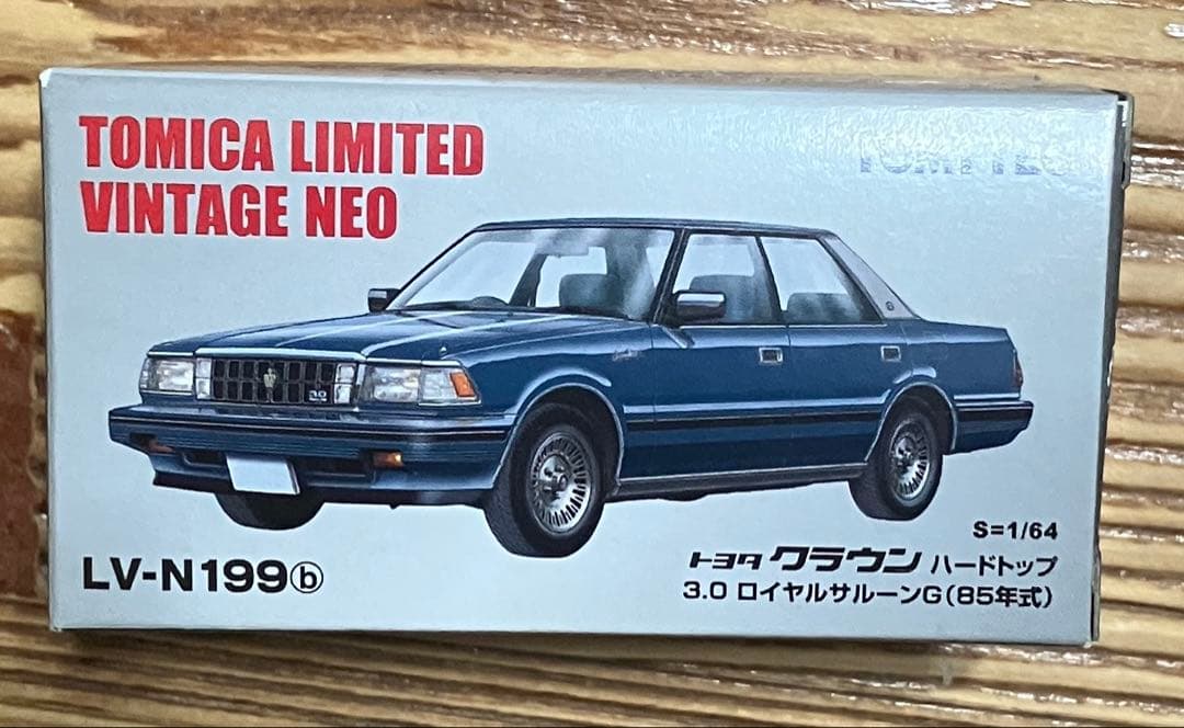 トミカリミテッドヴィンテージ ネオ　トヨタクラウンハードトップ　LV-N199b