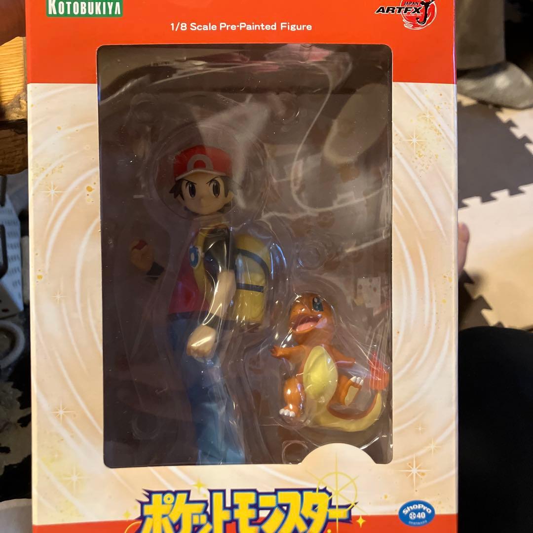 ポケモン　レッドwithヒトカゲ　レアフィギュア