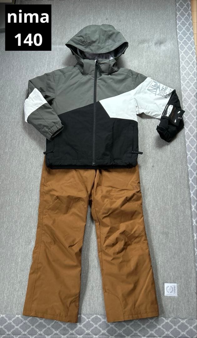 ★美品★nima スキー　スノーボード　ウェア　140 上下