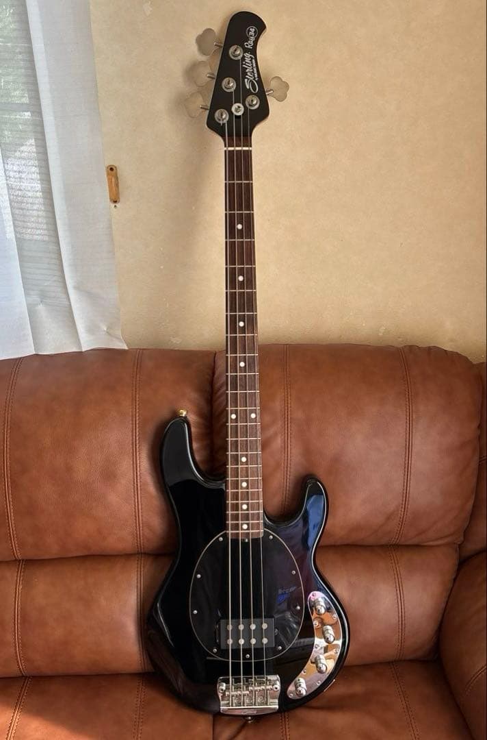 エレキベース ブラック　Sterling Ray34