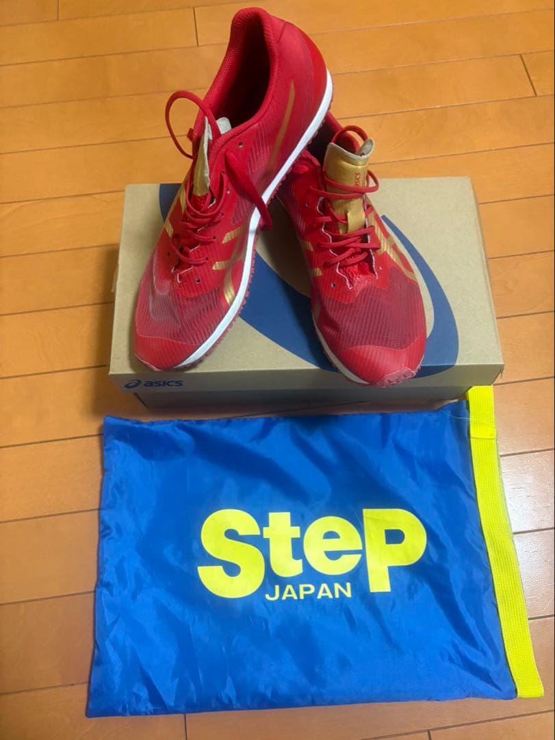 ASICS スパイクシューズ レッド/ゴールド 専用袋付き 27cm