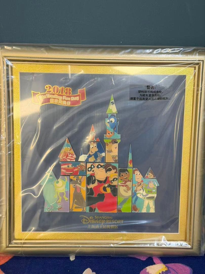 上海ディズニーランド正規品トイストーリーピンバッジパッチワーク城限数300