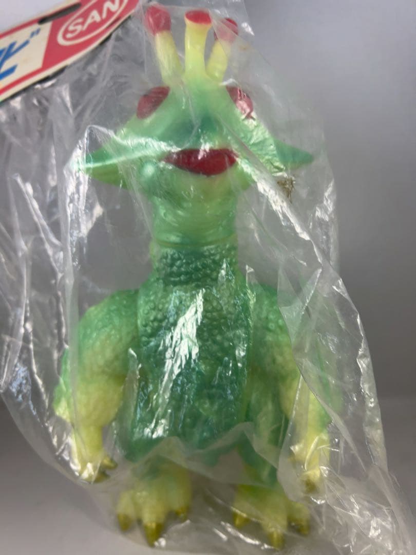 宇宙大怪獣　ギララ　イリサワ限定　蓄光成型＆赤目ver. マルサン