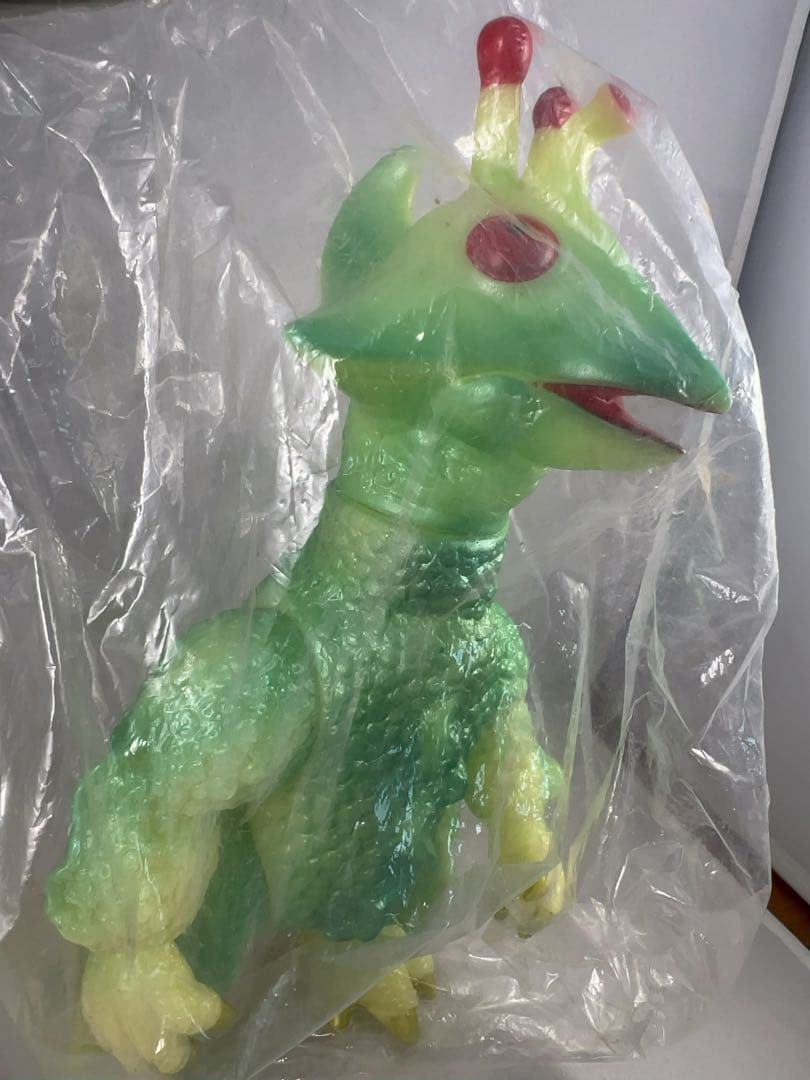 宇宙大怪獣　ギララ　イリサワ限定　蓄光成型＆赤目ver. マルサン