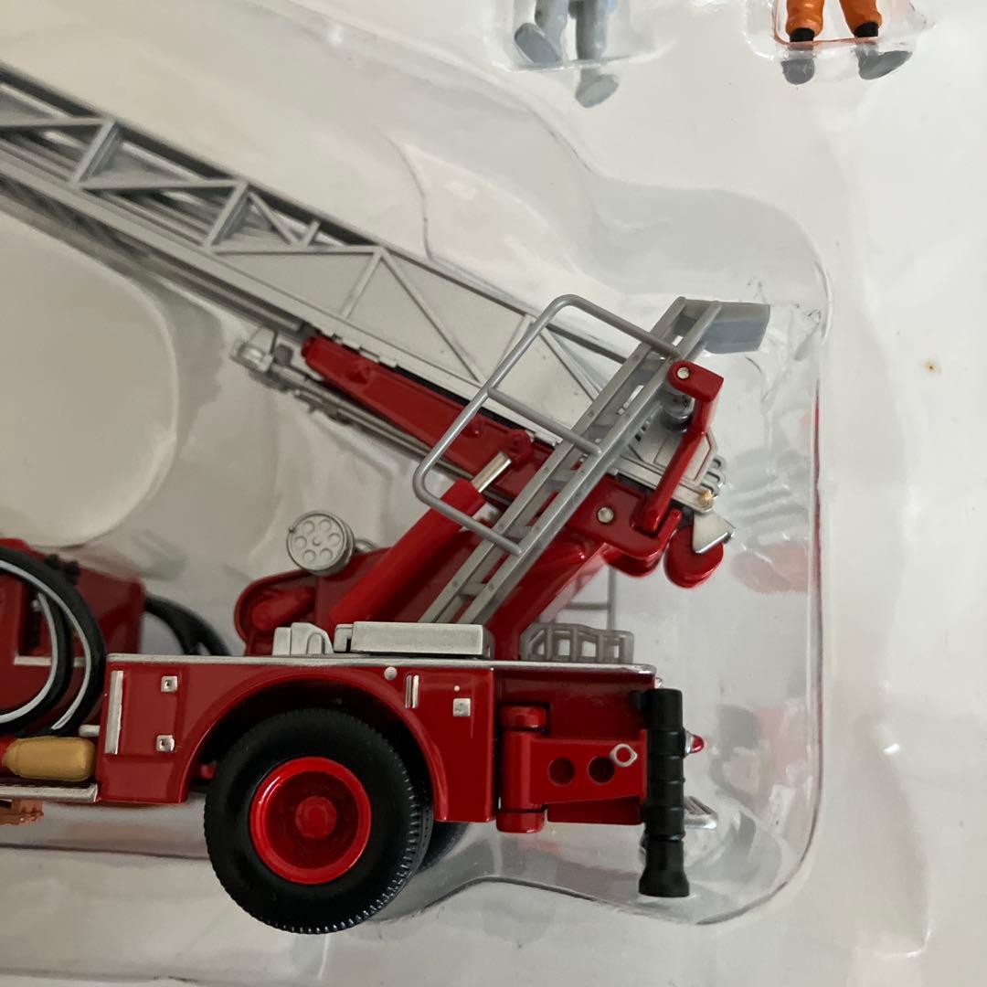 トミカリミテッドヴィンテージ 1/64☆日野はしご付 消防車