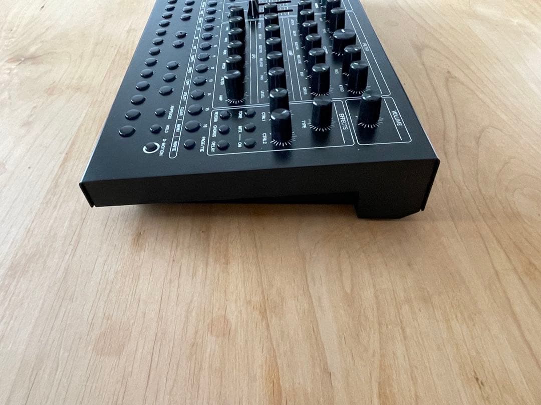 Roland シンセサイザー SH-4d (最終値下げ)