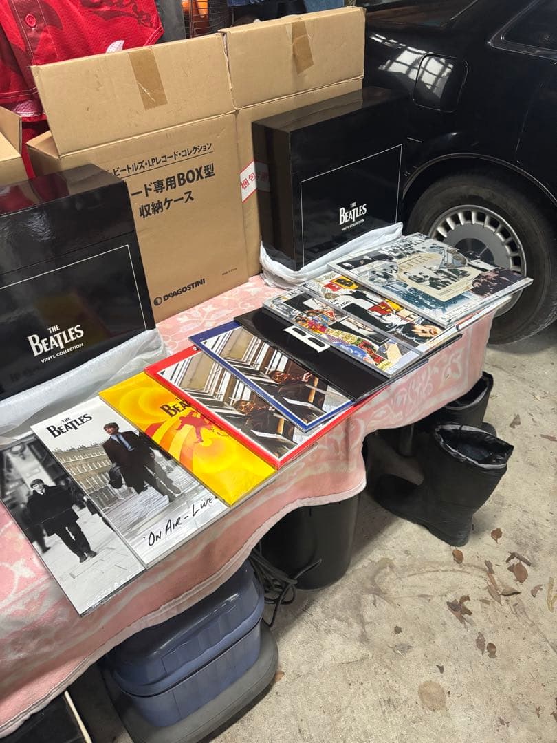 The Beatles レコードボックス 未開封と盾とプレート５枚