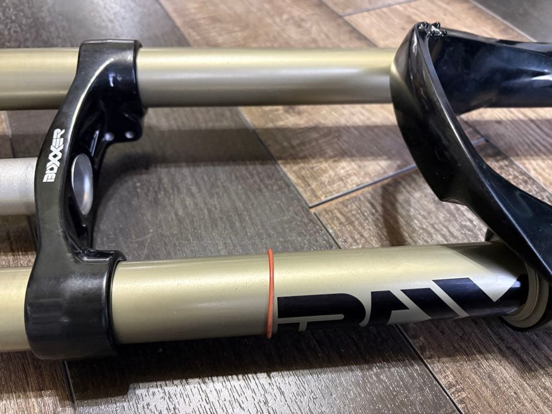 美品 ROCK SHOX ロックショックス BOXXER RC Φ20MAXLE