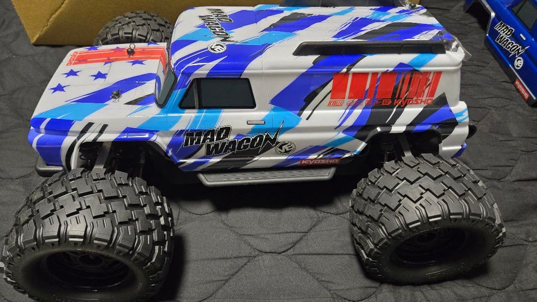 美品　ラジコン　京商 モンスタートラック マッドワゴンVE　　センターデフ仕様