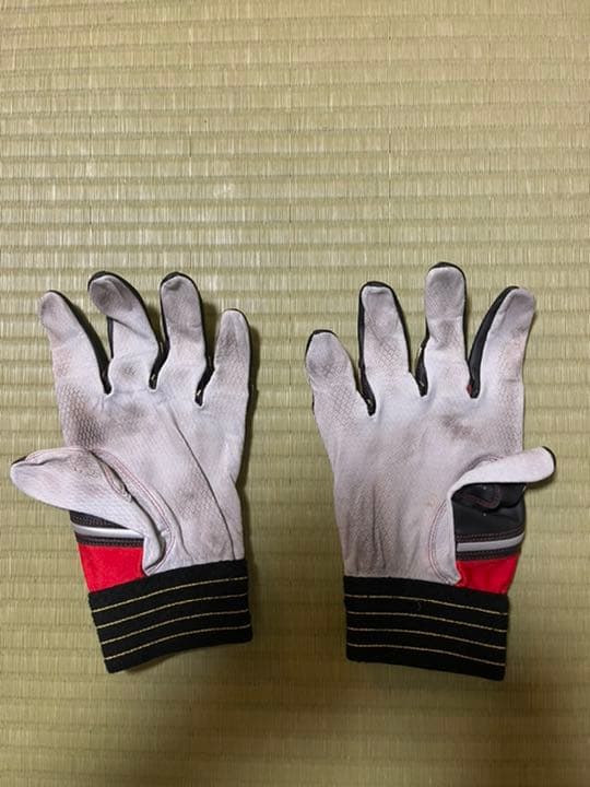 NPB東京ヤクルトスワローズ時代の廣岡大志バッティング手袋