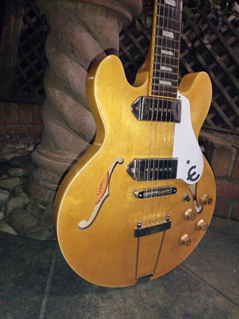 エピフォン　カジノクーペ　Epiphone　ポット交換　ピックガード製作　リペア