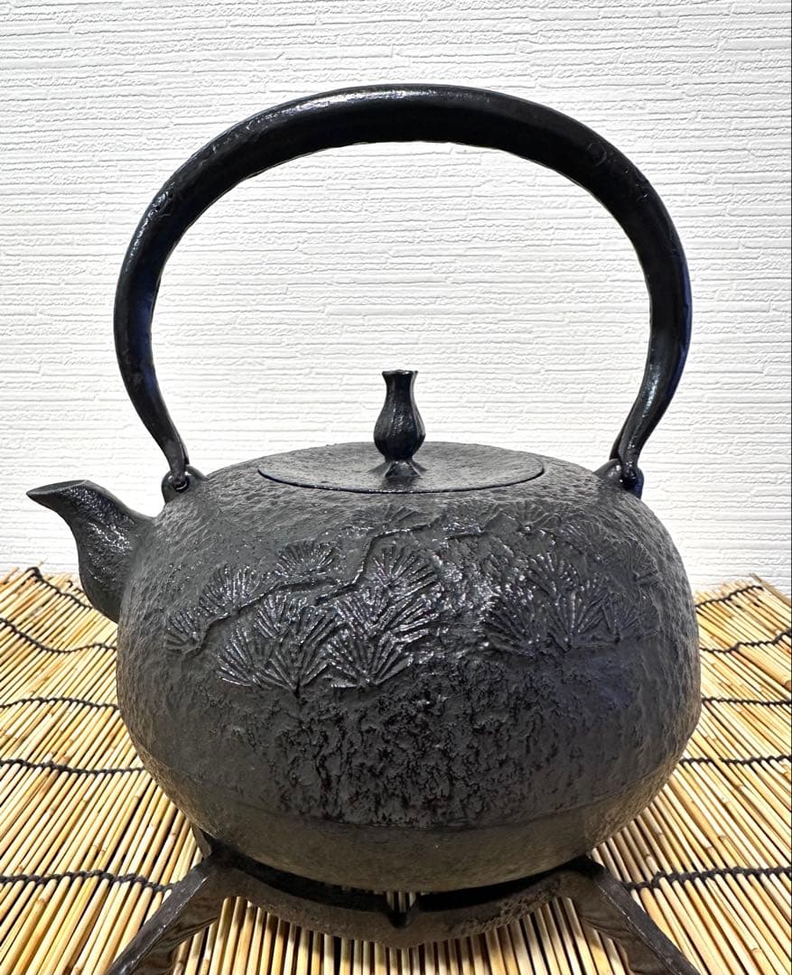 未使用品　付属品付　南部喜州 (及川 喜徳)造　鍛治打袋鉉１５型　南部鉄瓶
