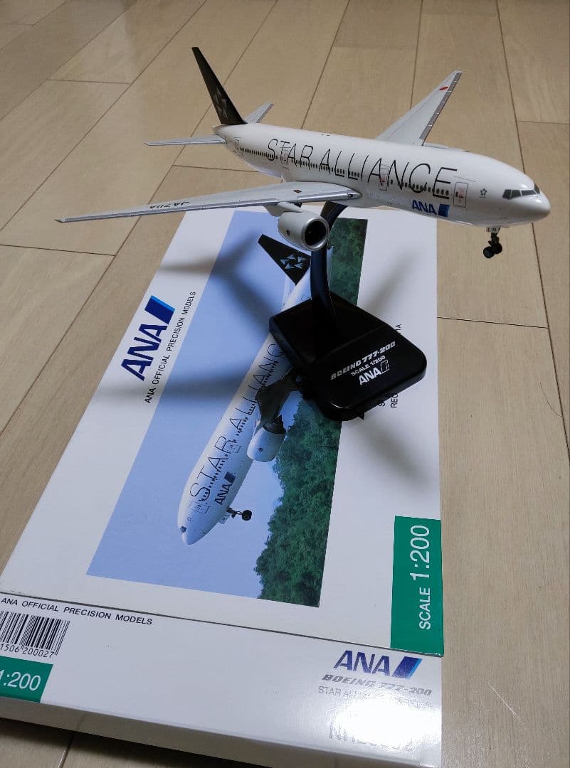 【美品】NH20002ANA ボーイング777-200 JA711A　1/200