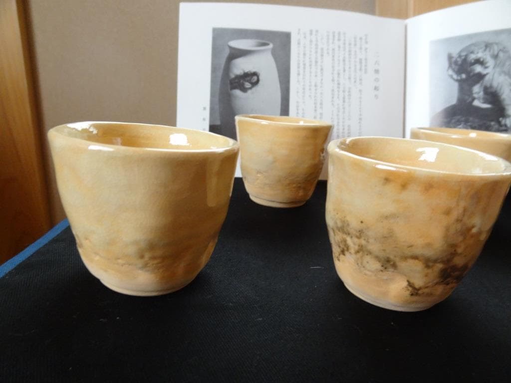 二六焼　白釉茶器三つ揃　煎茶器　霊芝摘　宝瓶　急須　茶碗　楽山焼　水月焼