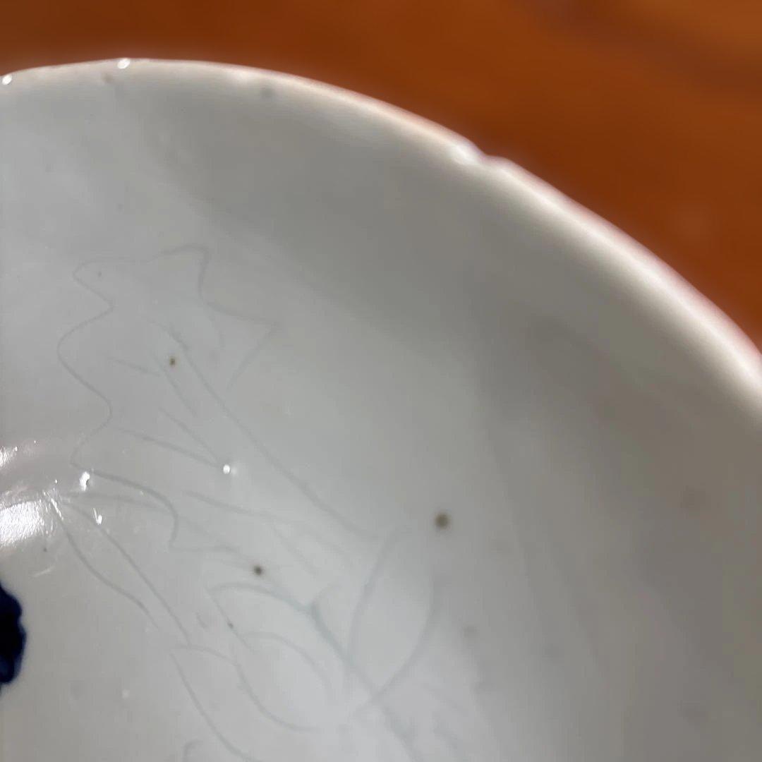 明時代古染め付け　 上手陰刻草花図約七寸皿