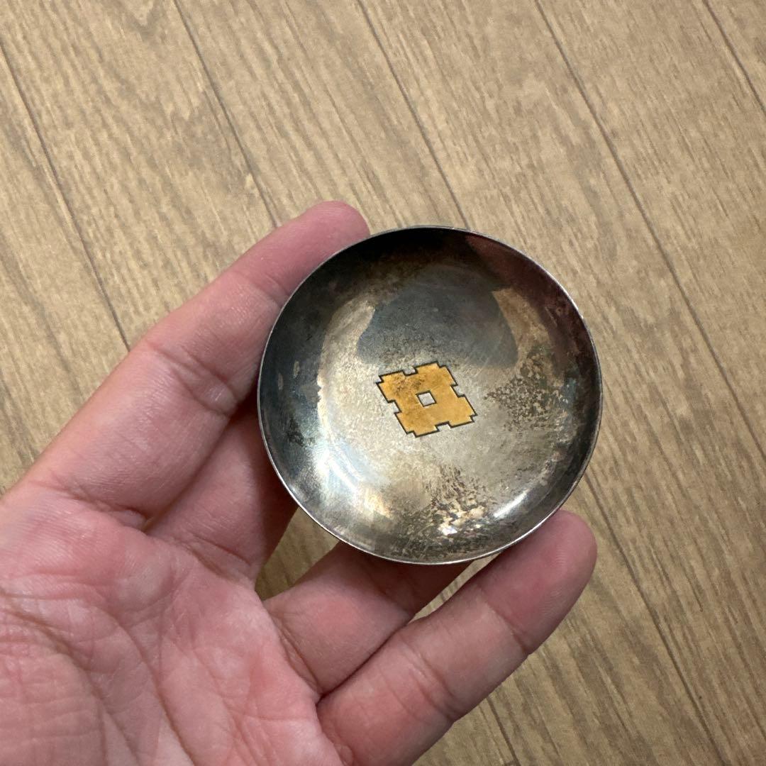 銀製小皿 中央に黄色い模様 約29G