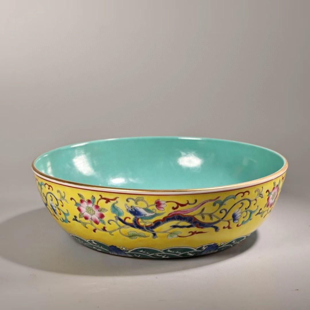 中国古美術・旧蔵珐琅彩粉彩陶磁器の皿・瑞獣中皿・置物・純手描き・文房具・木箱付き