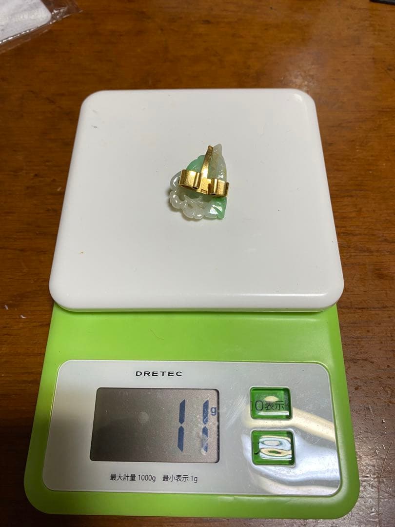 18金と翡翠のループタイ