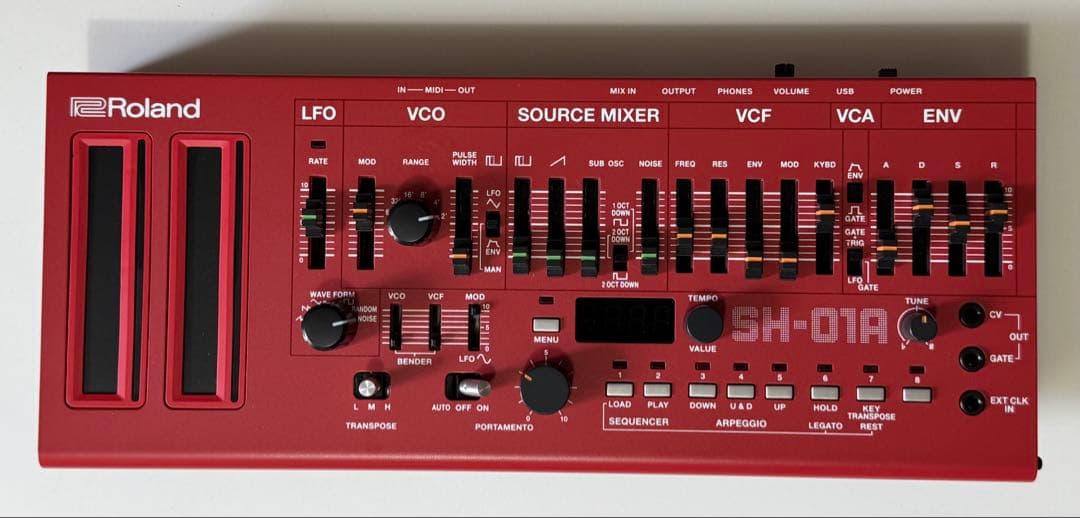 Roland SH-01A 赤