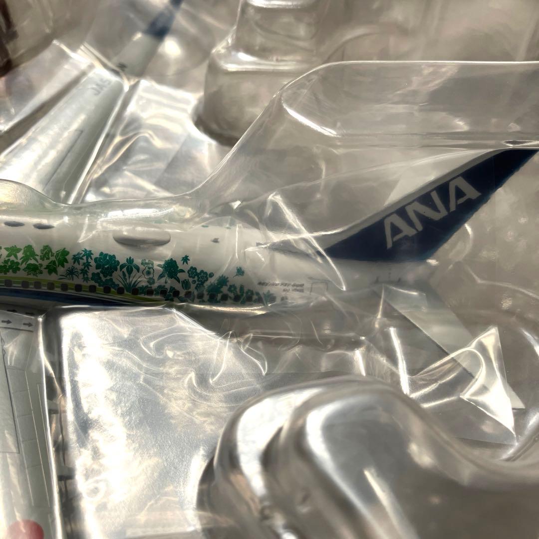 【限定新品】ANA 737-800 ふるさとジェット 1/200【匿名】