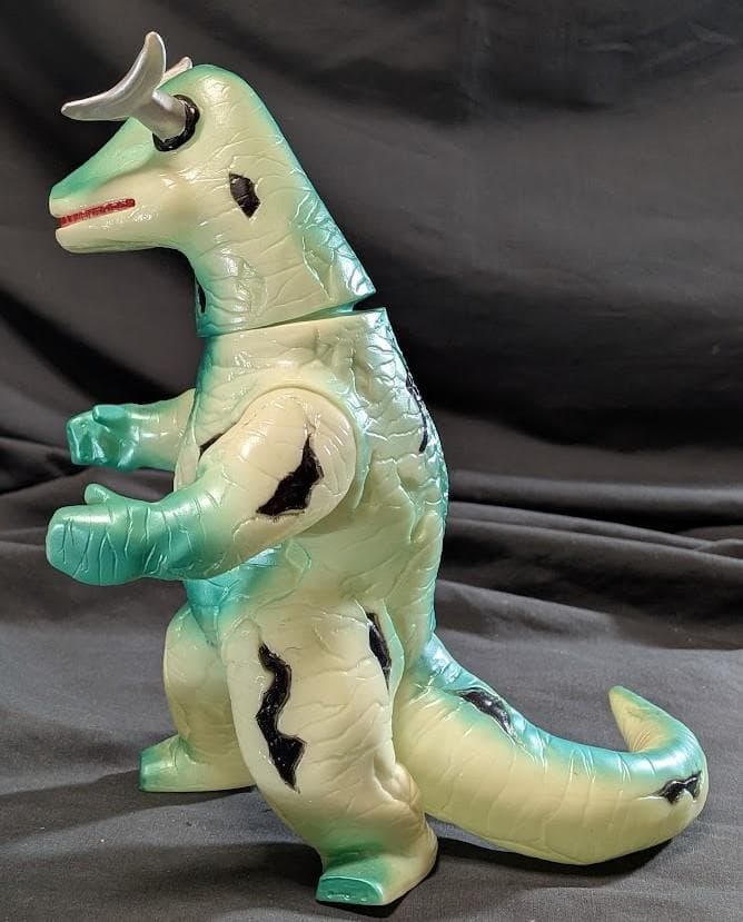 エレキング「ウルトラセブン」登場怪獣（ブルマァク復刻）蓄光版ソフビフィギュア