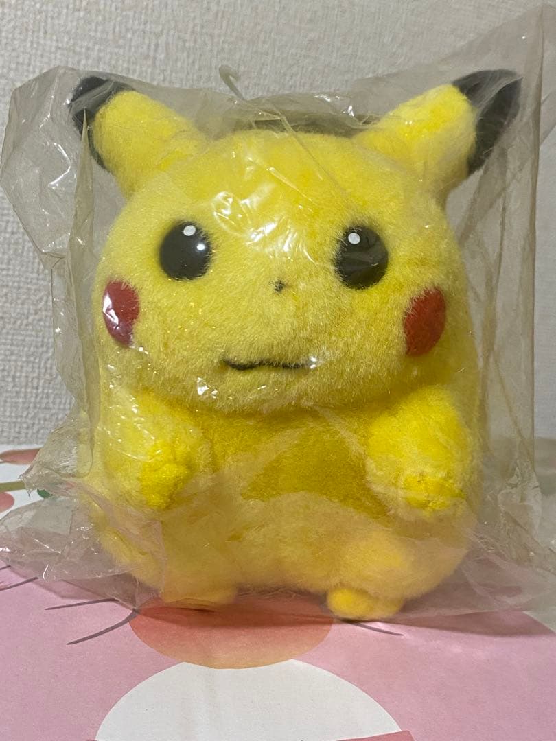 TOMY ピカチュウ　ぬいぐるみ