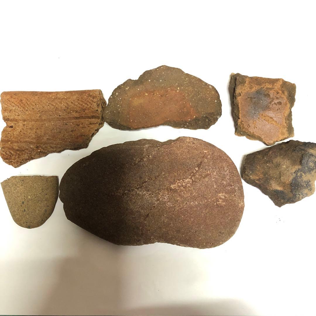 縄文時代の石皿、石斧、土器破片