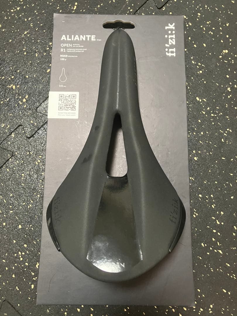 fizik アリアンテ ALIANTE R1サドル ブレイデッドカーボン