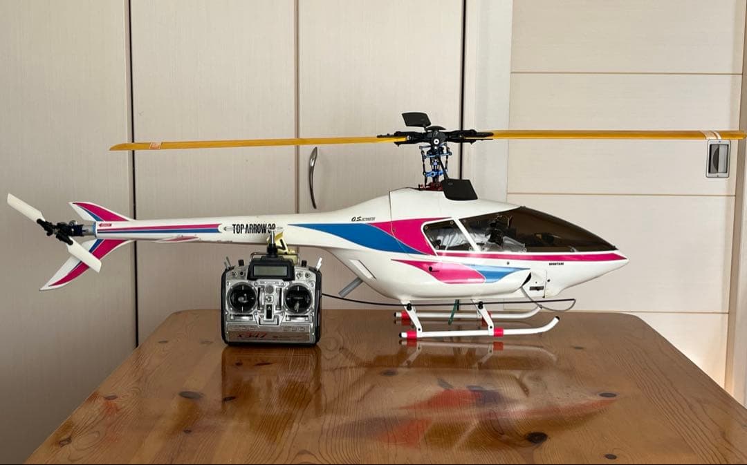 ヒロボーシャトル　TOP ARROW ボディ　ヘリコプター　ジャンク品