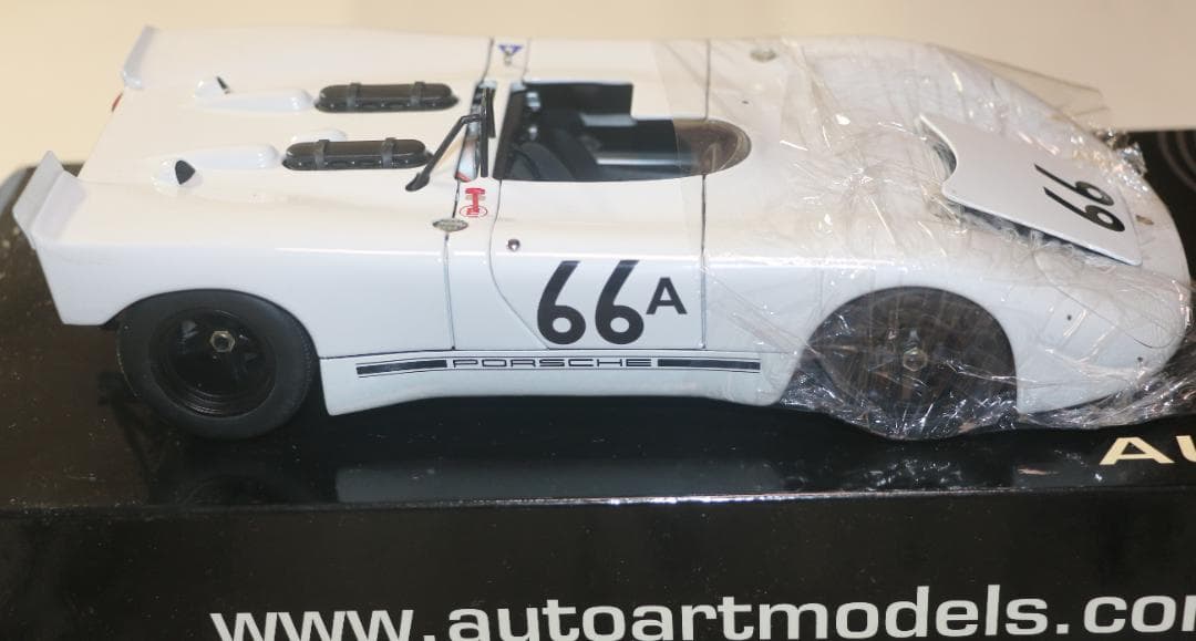 オートアート製　ポルシェ９０８／２　スティーブ•マックィーン仕様 　１／１8』