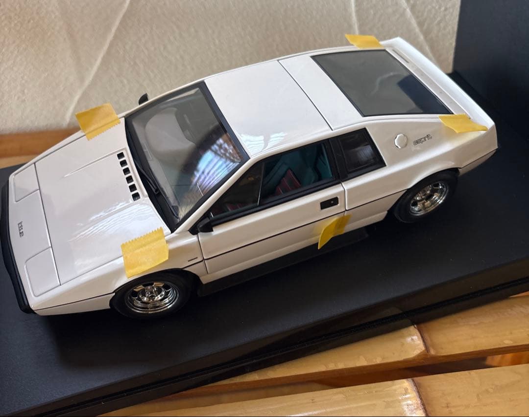 オートアート 007ロータス エスプリ ボンドカー 1/18ミニカー