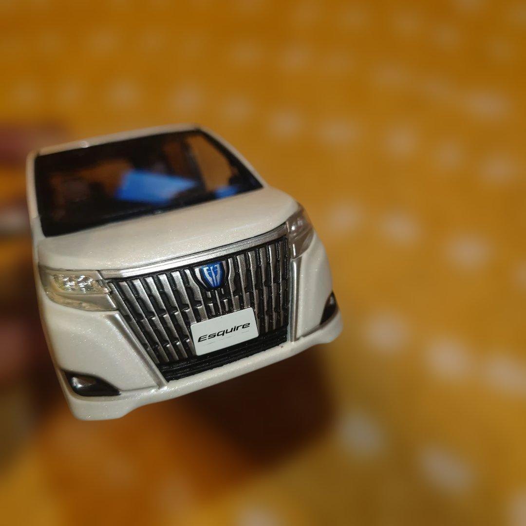 Esquire ミニカー 070 ホワイトパールクリスタルシャイン　模型