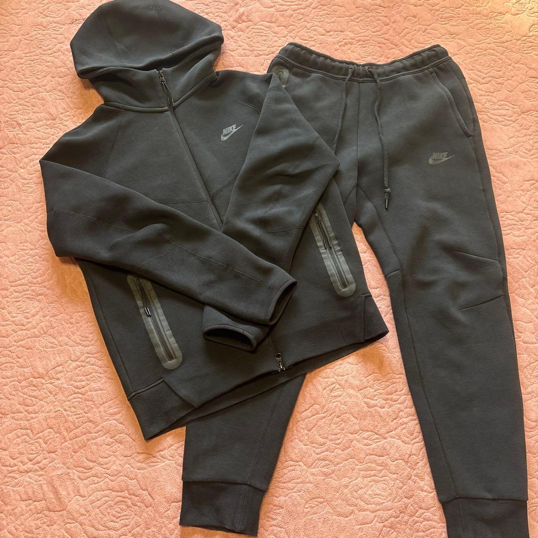 NIKEテックフリースブラックセットアップ