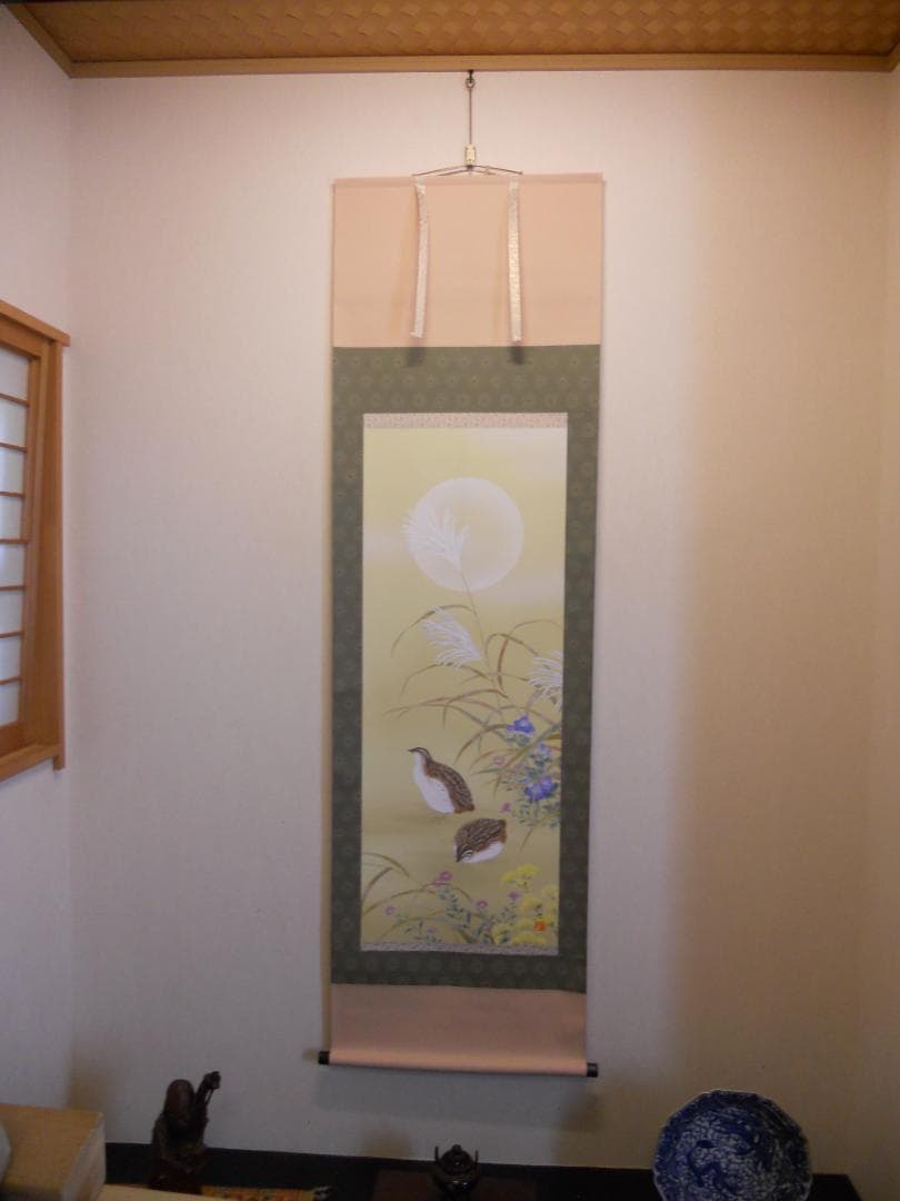 掛け軸 田村竹世 秋草に鶉 ウズラ 絹本 希少 軸装 茶道具 掛軸 美品 です。