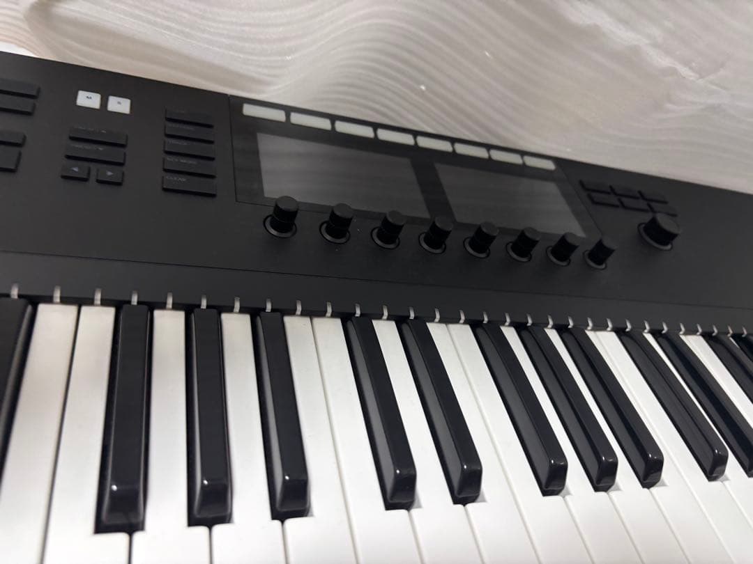 【ライセンス,スタンド込み】KOMPLETE KONTROL S61 MK2