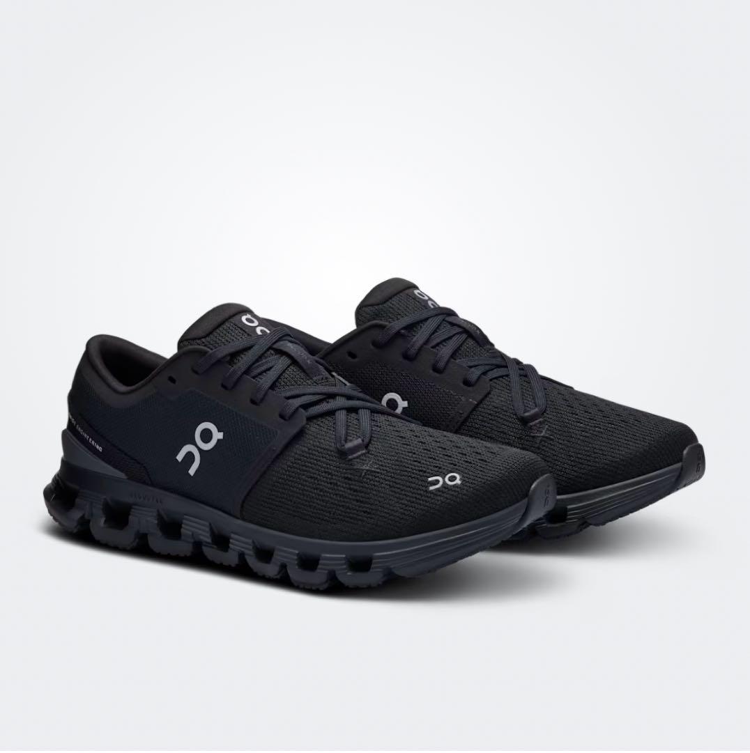 on cloud x4 スニーカー　ワークアウト　23.5 黒　Black