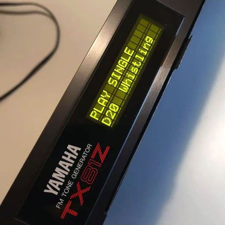 YAMAHA TX81Z（中古品）