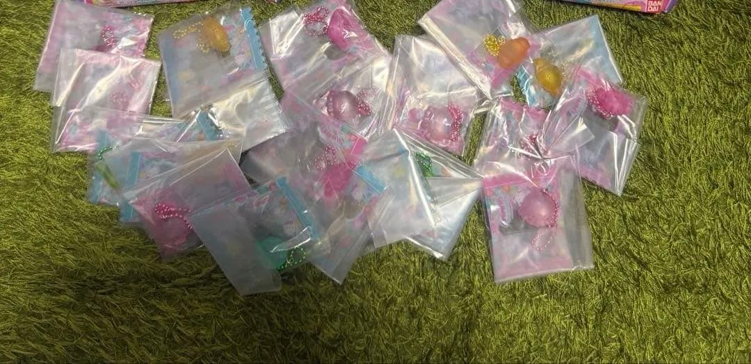 サンリオ　グミチュアチャーム　グミ&ミニポーチ　22個