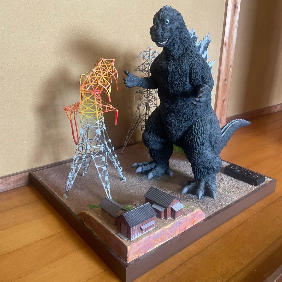 ジャンク品　ゴジラをつくる