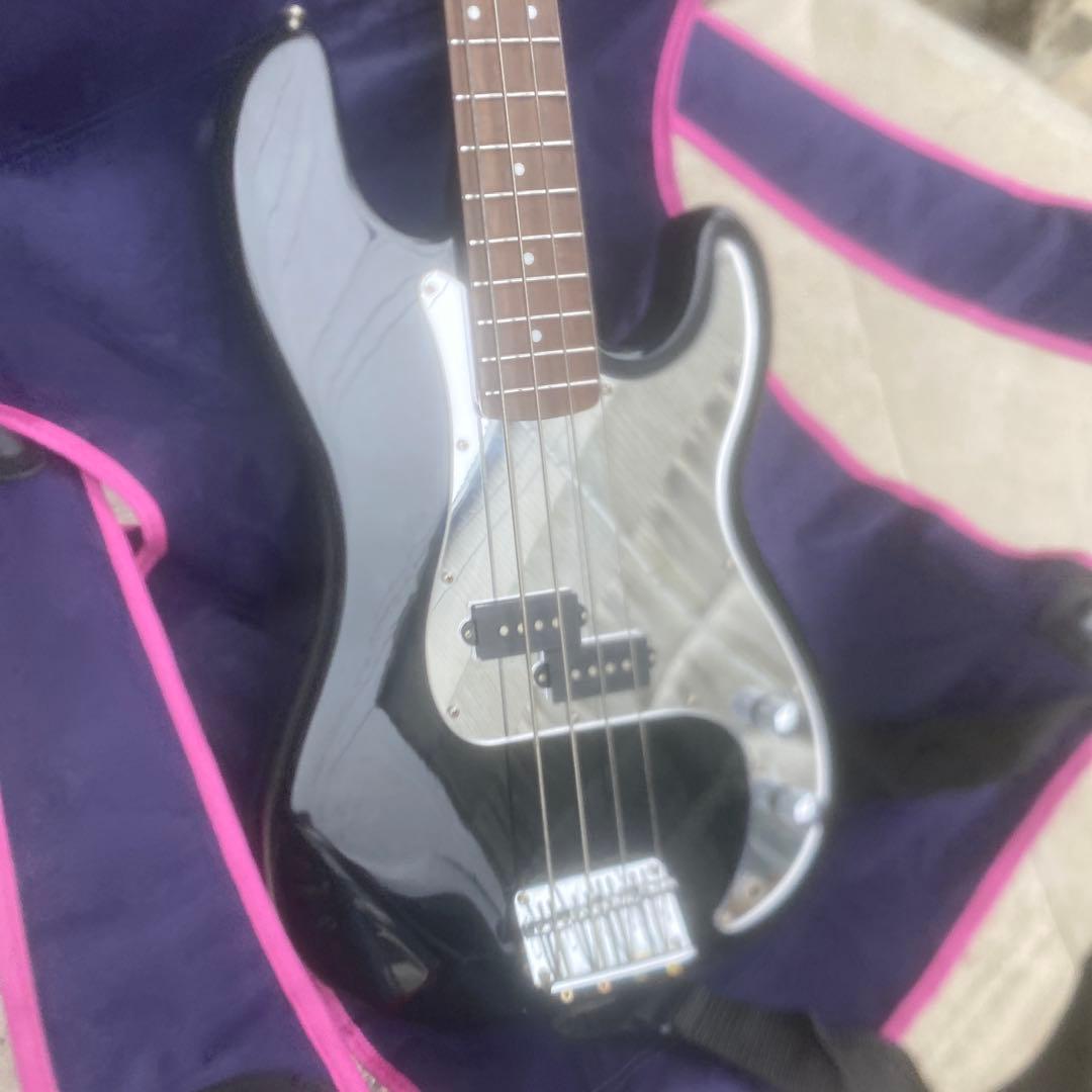 BUSKER'S ブラックエレキベース 4弦